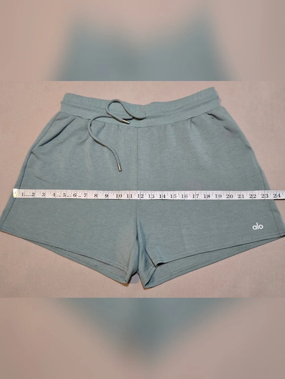 Alo Yoga Women’s L Blue Athletic Athleisure Yoga Workout Everyday Shorts
